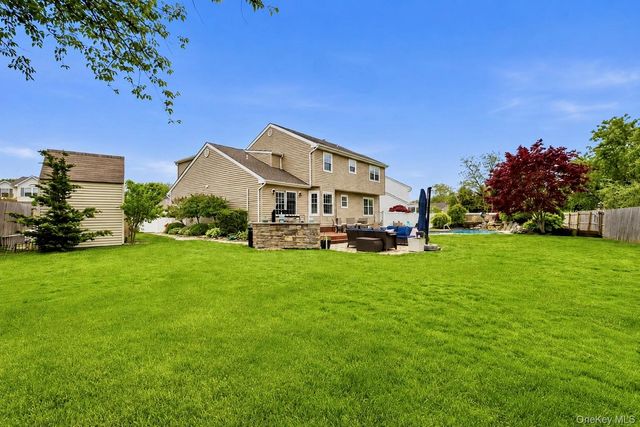 6 Lea Avenue, Manorville, NY 11949