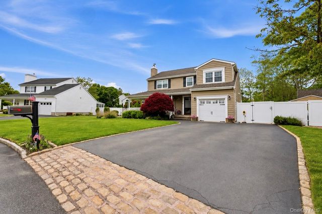 6 Lea Avenue, Manorville, NY 11949