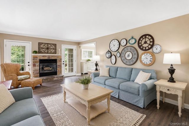 6 Lea Avenue, Manorville, NY 11949