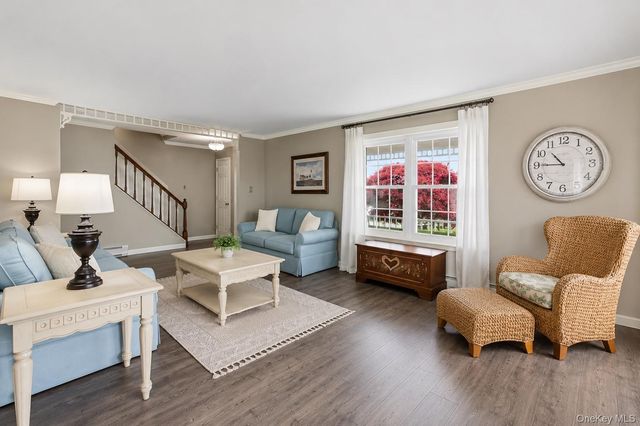 6 Lea Avenue, Manorville, NY 11949
