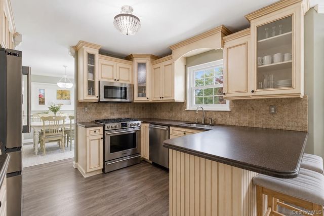 6 Lea Avenue, Manorville, NY 11949
