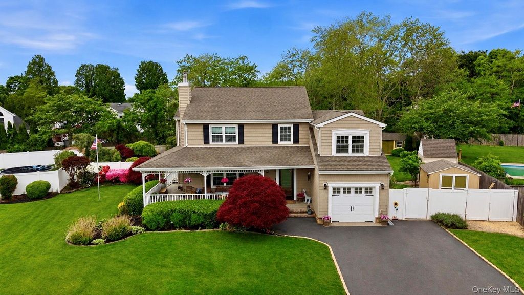 6 Lea Avenue, Manorville, NY 11949