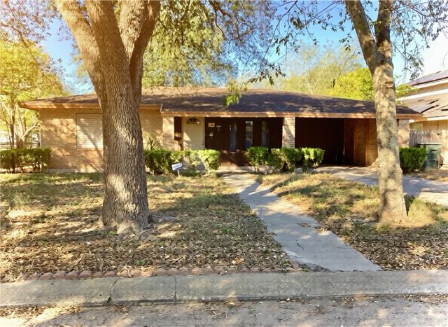 1704 Odilia St, Alice, TX 78332