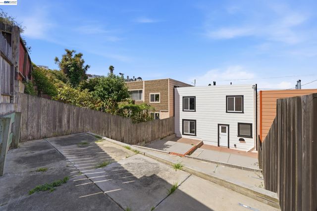 23 Stoneyford Ave, San Francisco, CA 94112