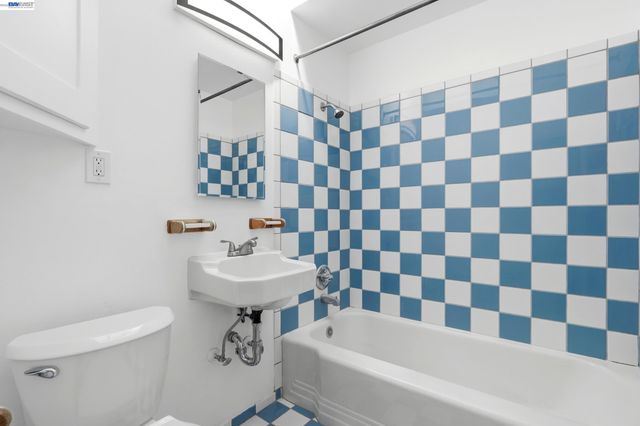 23 Stoneyford Ave, San Francisco, CA 94112