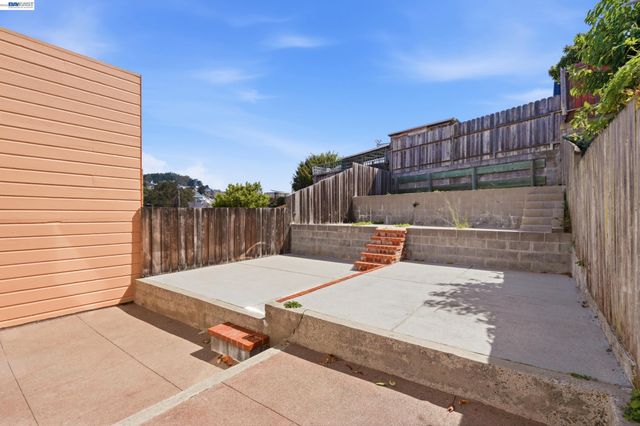 23 Stoneyford Ave, San Francisco, CA 94112