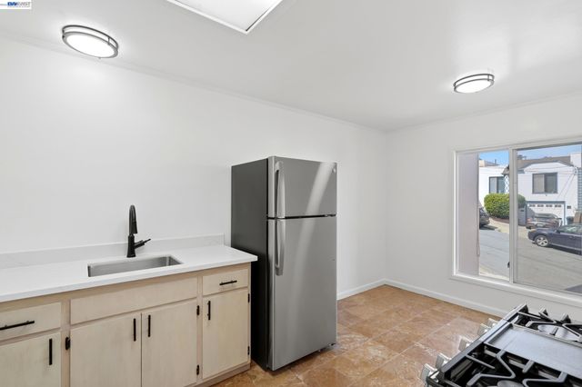 23 Stoneyford Ave, San Francisco, CA 94112