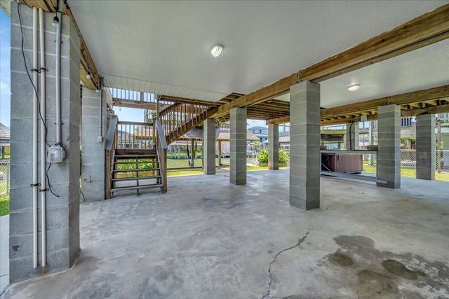 28 Dolphin Street, Bayou Vista, TX 77563