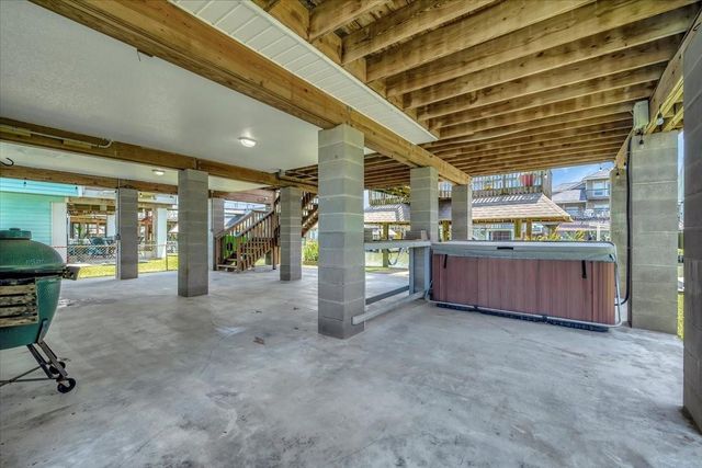 28 Dolphin Street, Bayou Vista, TX 77563