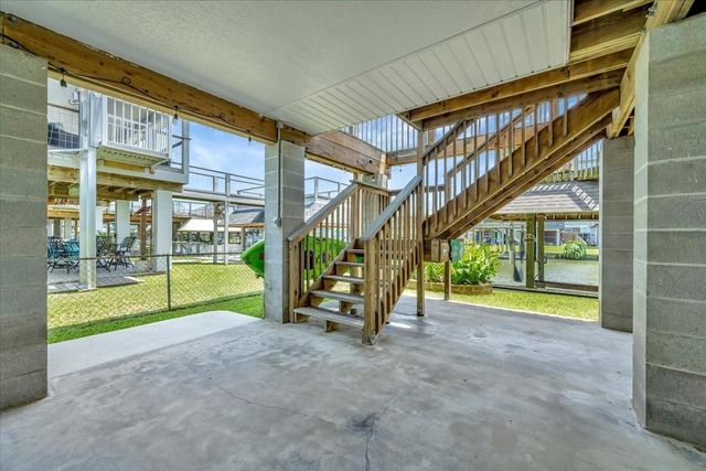 28 Dolphin Street, Bayou Vista, TX 77563