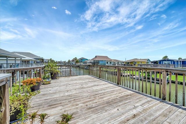 28 Dolphin Street, Bayou Vista, TX 77563