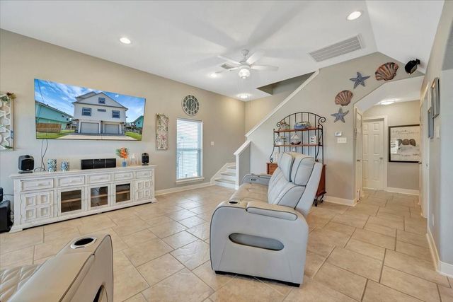 28 Dolphin Street, Bayou Vista, TX 77563