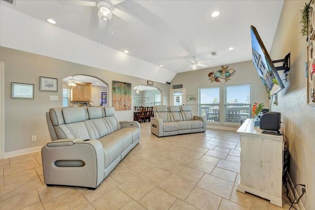 28 Dolphin Street, Bayou Vista, TX 77563