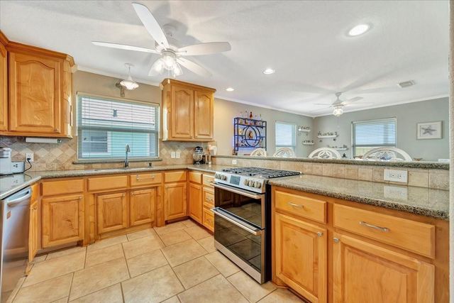 28 Dolphin Street, Bayou Vista, TX 77563