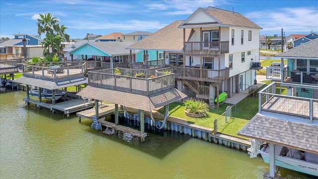 28 Dolphin Street, Bayou Vista, TX 77563