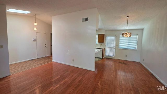 5812 El Camino Avenue, Bakersfield, CA 93313