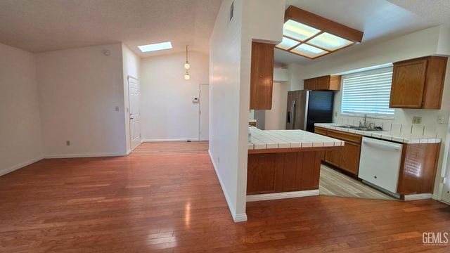 5812 El Camino Avenue, Bakersfield, CA 93313