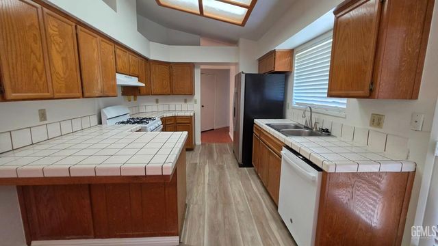 5812 El Camino Avenue, Bakersfield, CA 93313