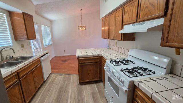 5812 El Camino Avenue, Bakersfield, CA 93313