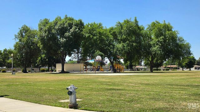 5812 El Camino Avenue, Bakersfield, CA 93313