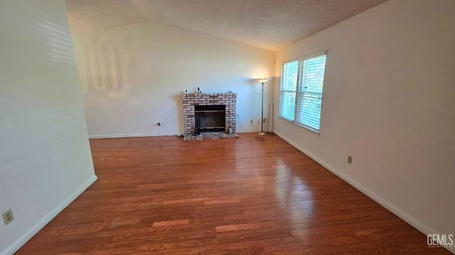 5812 El Camino Avenue, Bakersfield, CA 93313