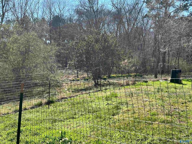 280 Blythe Mcdaniel Drive, Gadsden, AL 35901