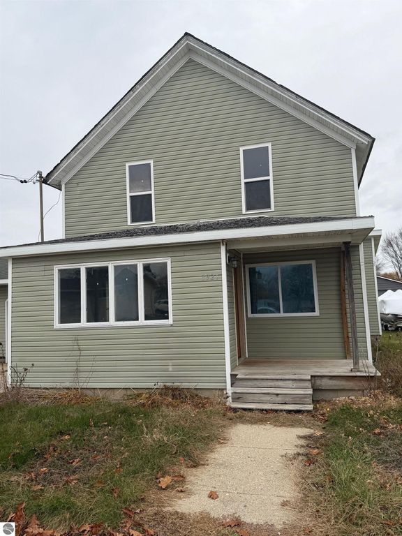 Image 1 of property listing at 3921 Elizabeth Street, Rosebush, MI 48878