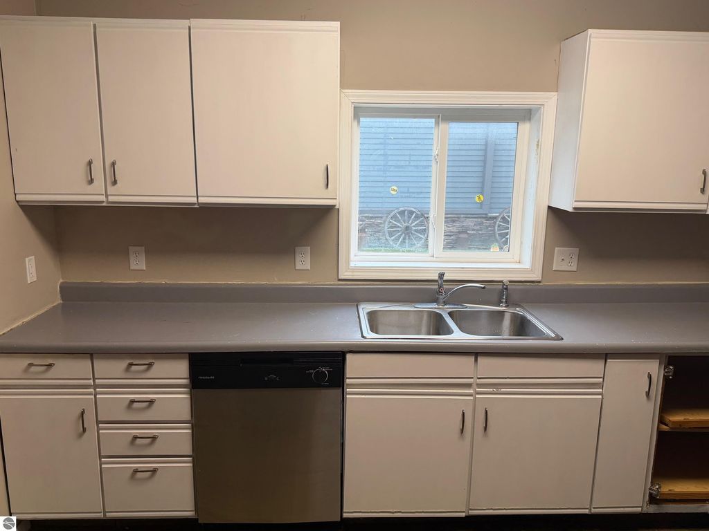 Image 5 of property listing at 3921 Elizabeth Street, Rosebush, MI 48878