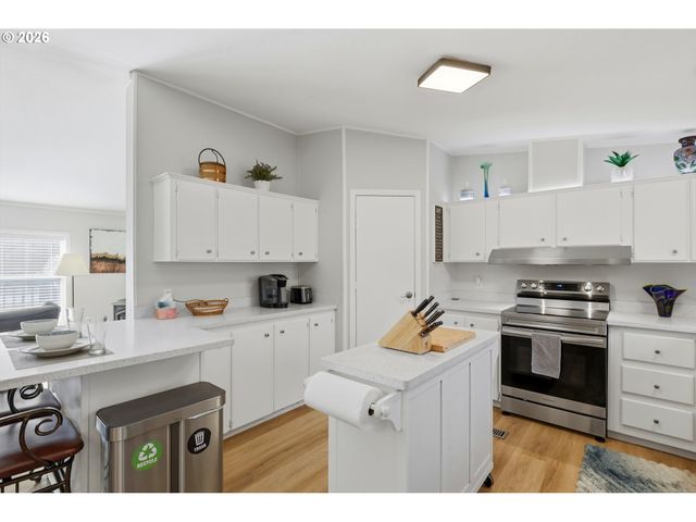 18345 Ne GLISAN St, Portland, OR 97230