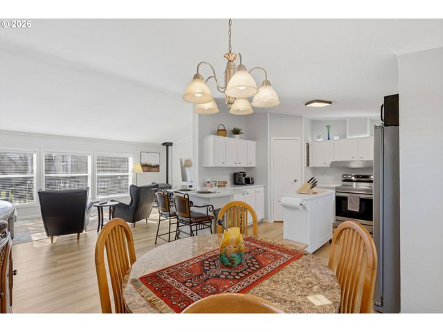 18345 Ne GLISAN St, Portland, OR 97230