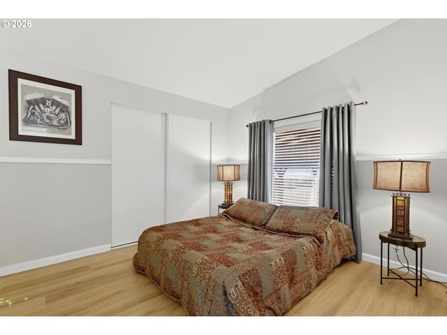 18345 Ne GLISAN St, Portland, OR 97230