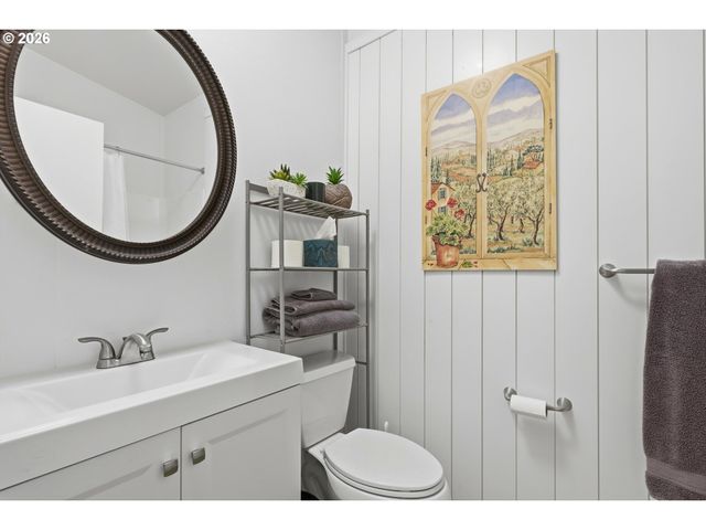 18345 Ne GLISAN St, Portland, OR 97230