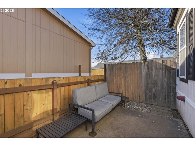 18345 Ne GLISAN St, Portland, OR 97230