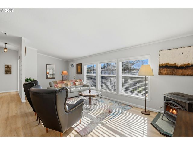 18345 Ne GLISAN St, Portland, OR 97230