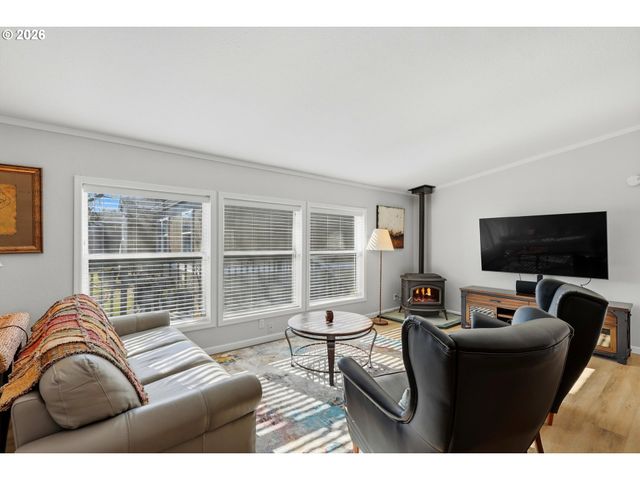 18345 Ne GLISAN St, Portland, OR 97230