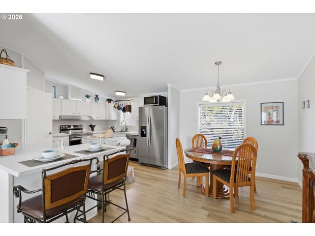 18345 Ne GLISAN St, Portland, OR 97230