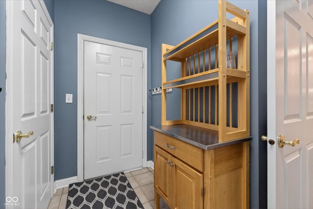 6872 Park Square Drive D, Avon, IN 46123