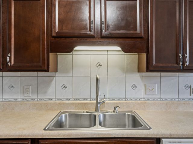 3700 S Jot Dr, Clarksville, TN 37040