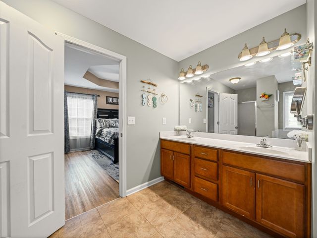 3700 S Jot Dr, Clarksville, TN 37040