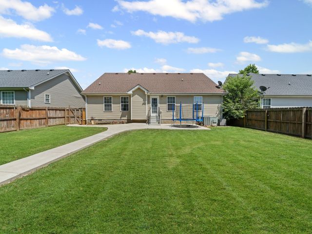 3700 S Jot Dr, Clarksville, TN 37040