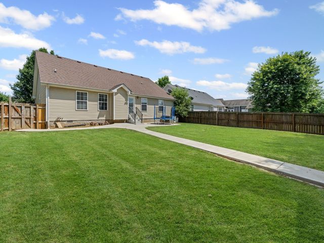 3700 S Jot Dr, Clarksville, TN 37040