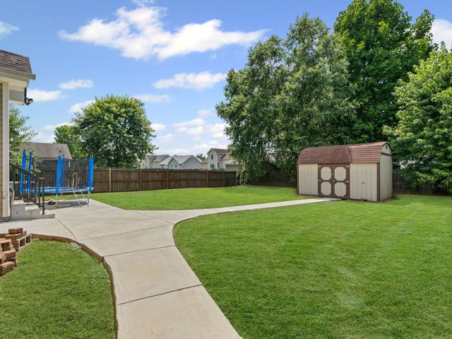 3700 S Jot Dr, Clarksville, TN 37040