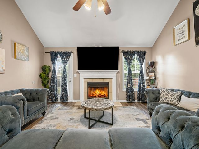 3700 S Jot Dr, Clarksville, TN 37040