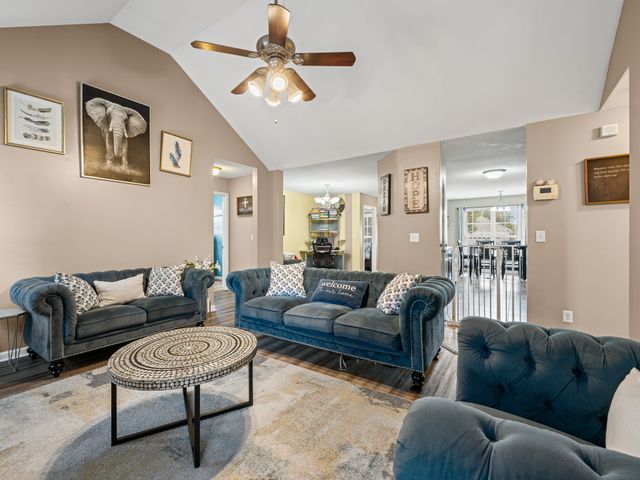 3700 S Jot Dr, Clarksville, TN 37040
