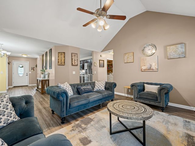 3700 S Jot Dr, Clarksville, TN 37040