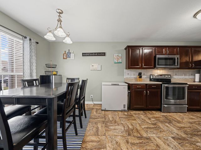 3700 S Jot Dr, Clarksville, TN 37040