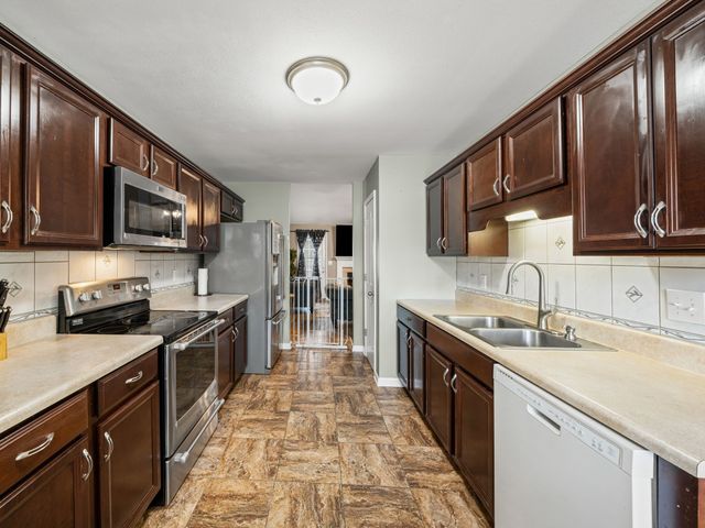 3700 S Jot Dr, Clarksville, TN 37040