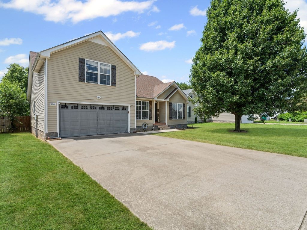 3700 S Jot Dr, Clarksville, TN 37040