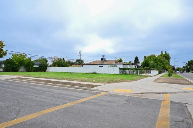 163 W Birch Avenue, Pinedale, CA 93650