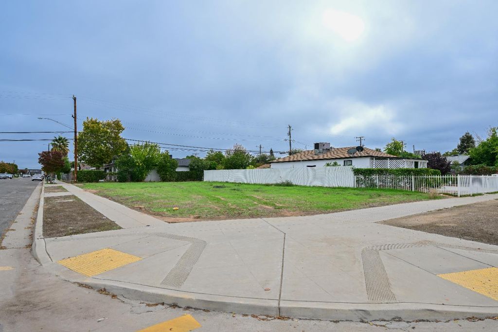 163 W Birch Avenue, Pinedale, CA 93650